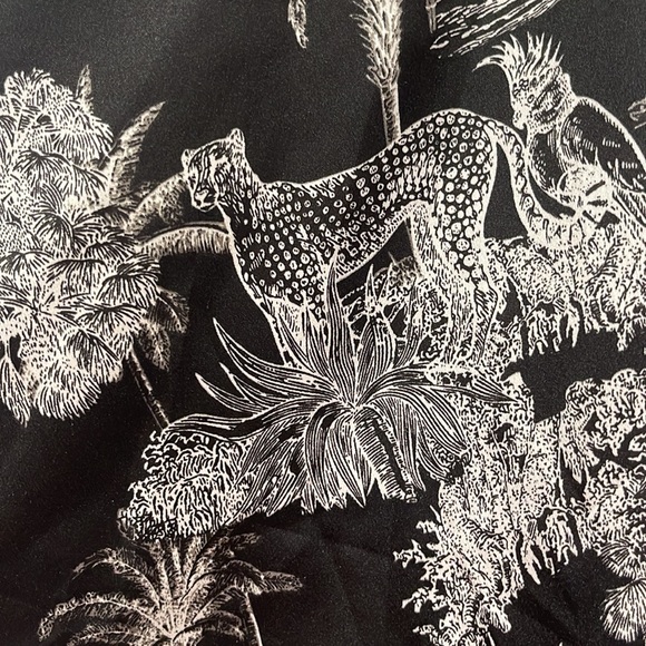 ✨Animal Print Crop Blouse✨ - Picture 2 of 2